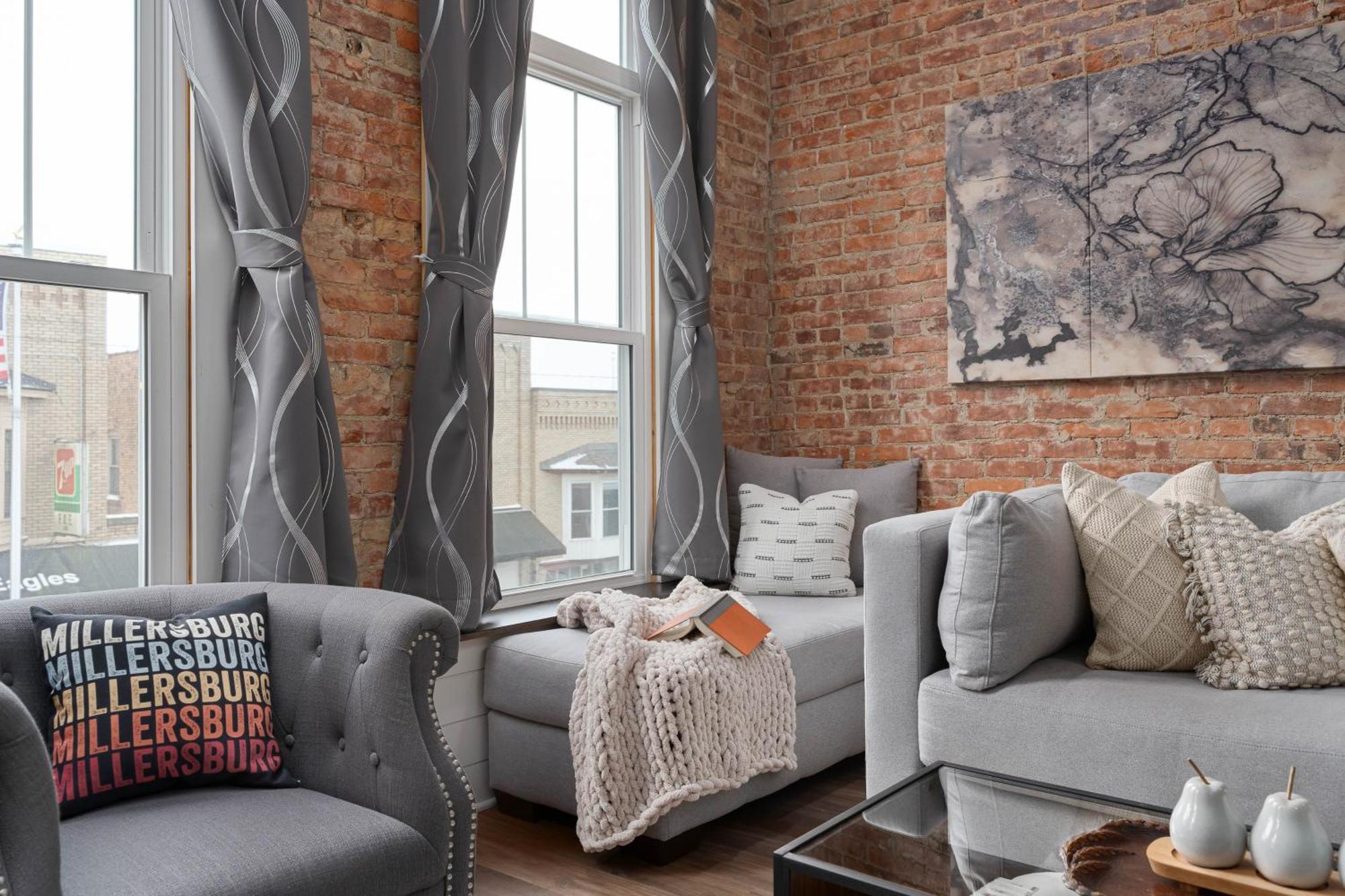 Spacious Luxury Apt In Historic Downtown - Oh Amish Country มิลเลอร์สเบิร์ก ภายนอก รูปภาพ