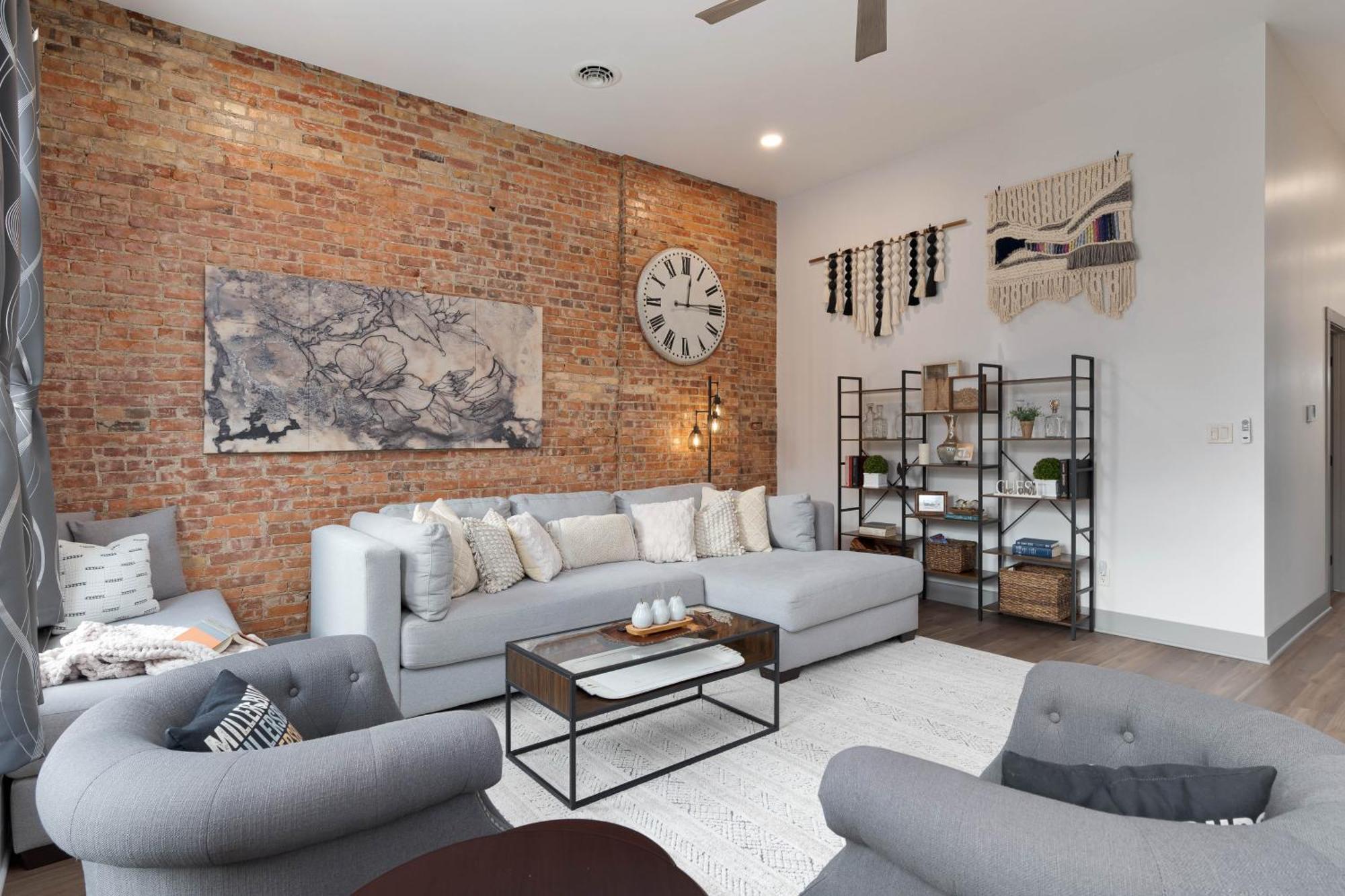Spacious Luxury Apt In Historic Downtown - Oh Amish Country มิลเลอร์สเบิร์ก ภายนอก รูปภาพ